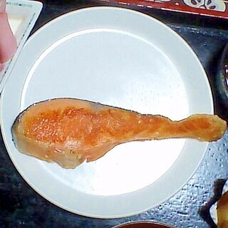 鮭のソテー（ごま油＆塩）